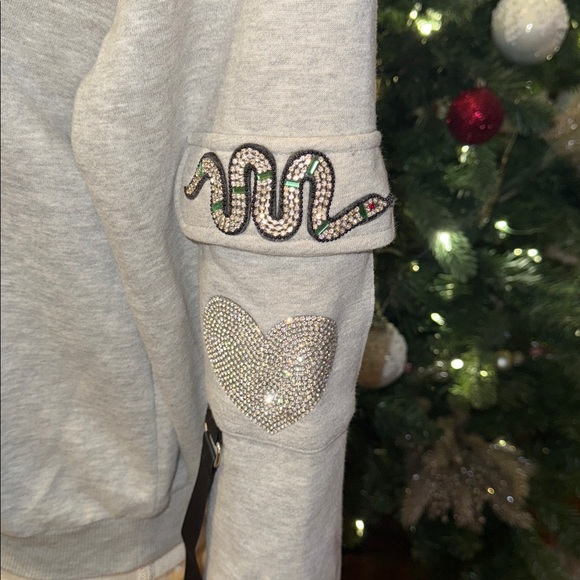 ☃️BOGO50%☃️🆕🐍EXPRESSED SOCIETY: GREY Pullover Hoodie w/Crystal Snake & Heart MED - Picture 4 of 17